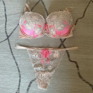 Victoria Secret very Sexy Balconett 36 B bra and matching Medium thong